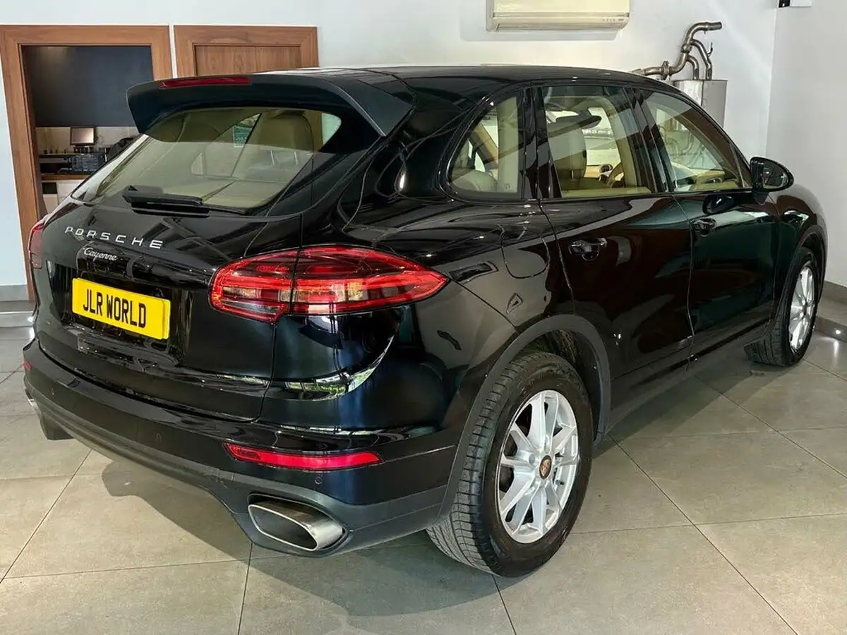 2015-porsche-cayenne-30td-big-12