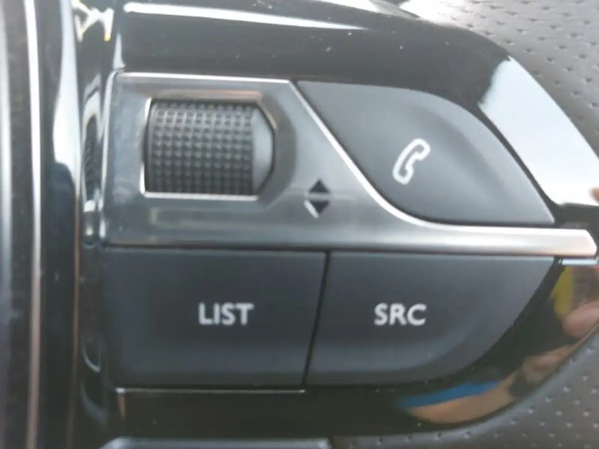 2024-peugeot-2008-suv-12-puretech-gt-130ps-eat8-big-15