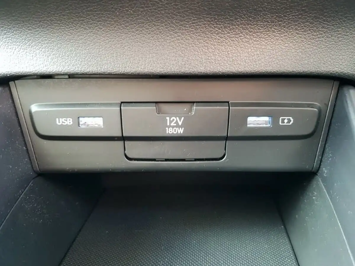 2022-hyundai-i20-10-t-gdi-se-connect-eclutch-imt-big-17
