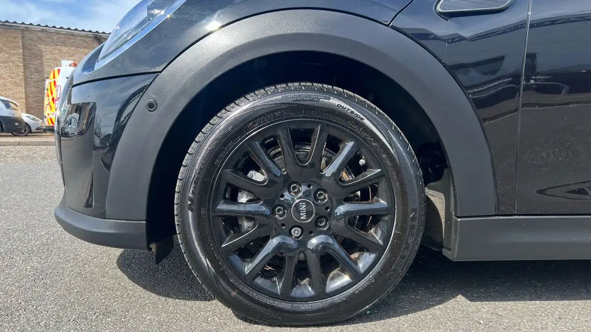 2022-mini-cooper-15-cooper-classic-hatchback-3d-auto-big-13