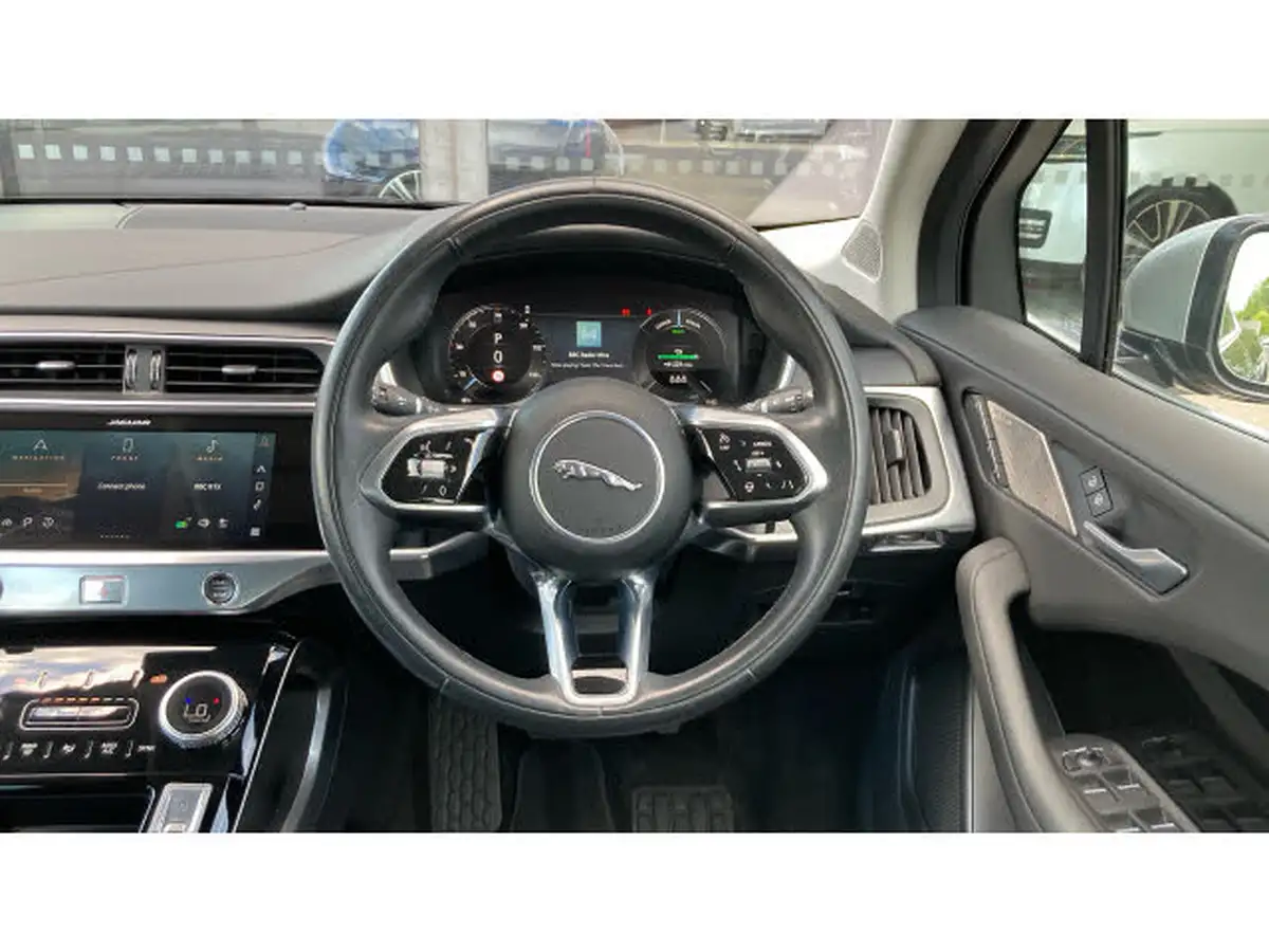 2022-jaguar-i-pace-ev400-se-big-14