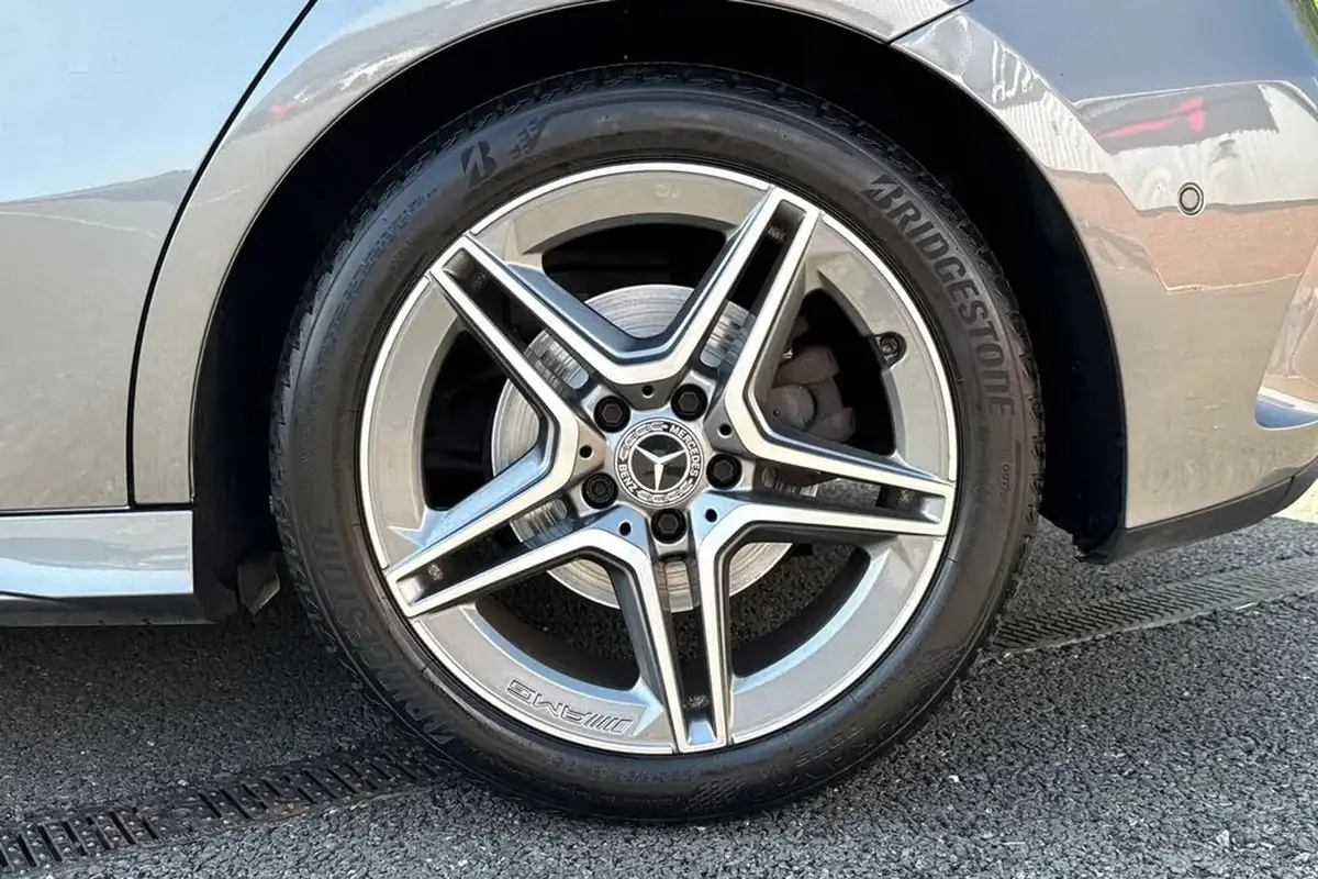 2018-mercedes-benz-a-class-13-a200-amg-line-premiumss-hatchback-5d-7g-dct-big-11