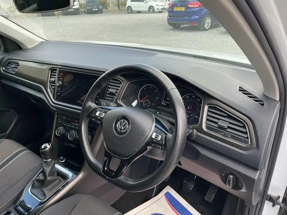 2019-volkswagen-t-roc-16tdi-se-big-8