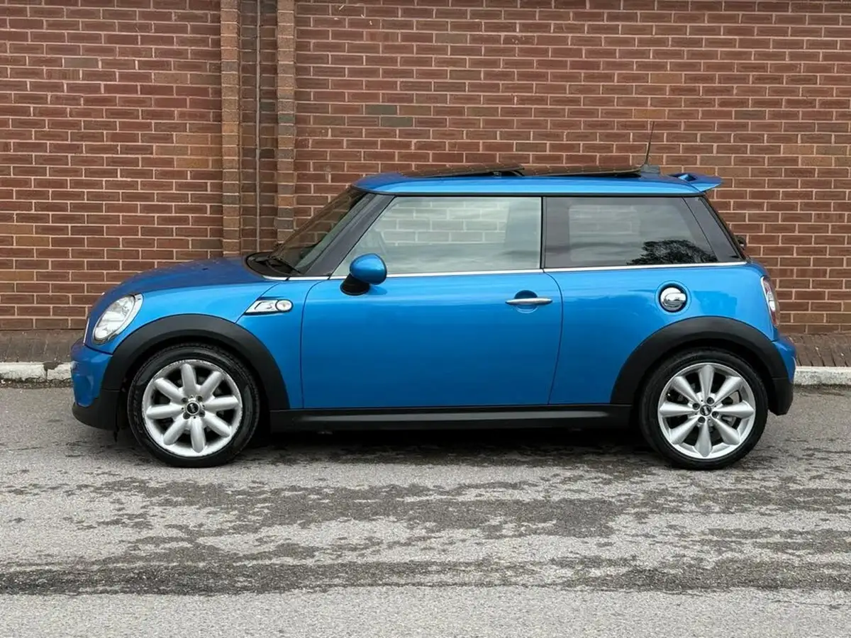 2011-mini-cooper-16-cooper-s-hatchback-3d-big-2