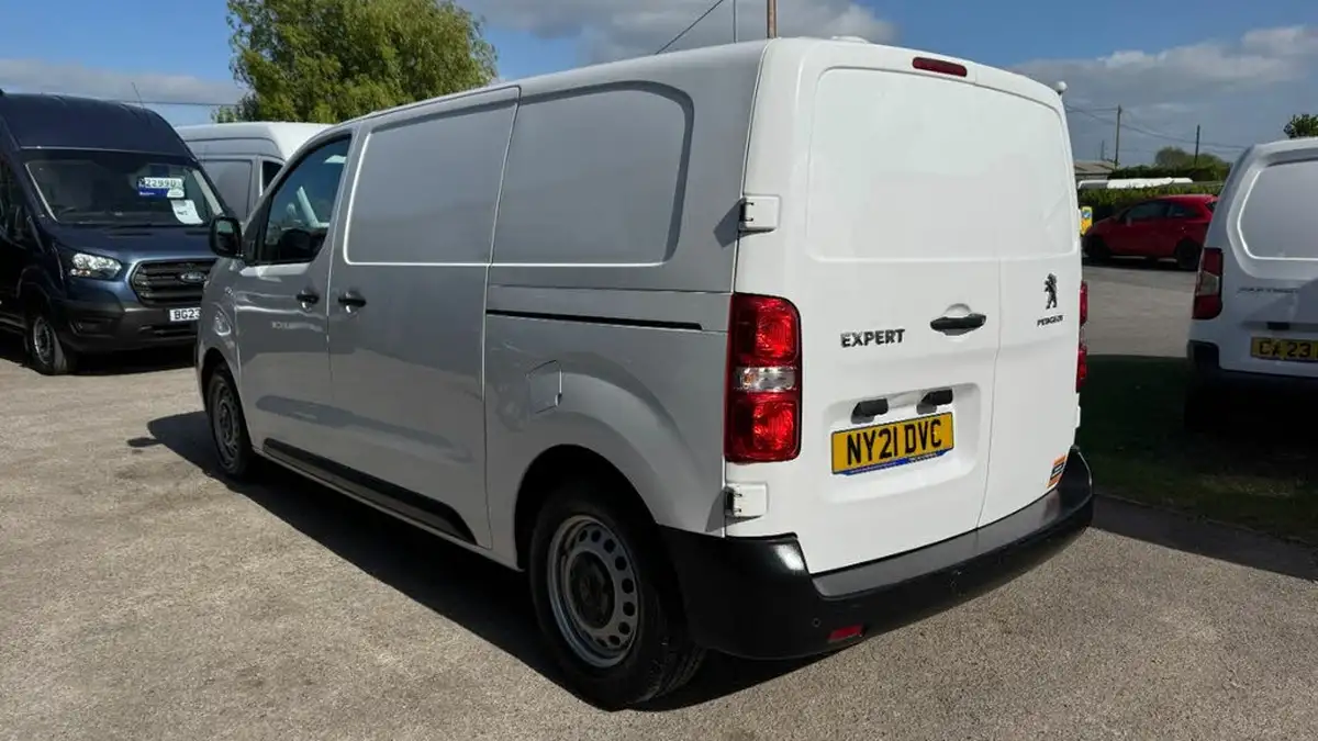 2021-peugeot-expert-15-bluehdi-professional-compact-1000-eu6dt-e-big-20
