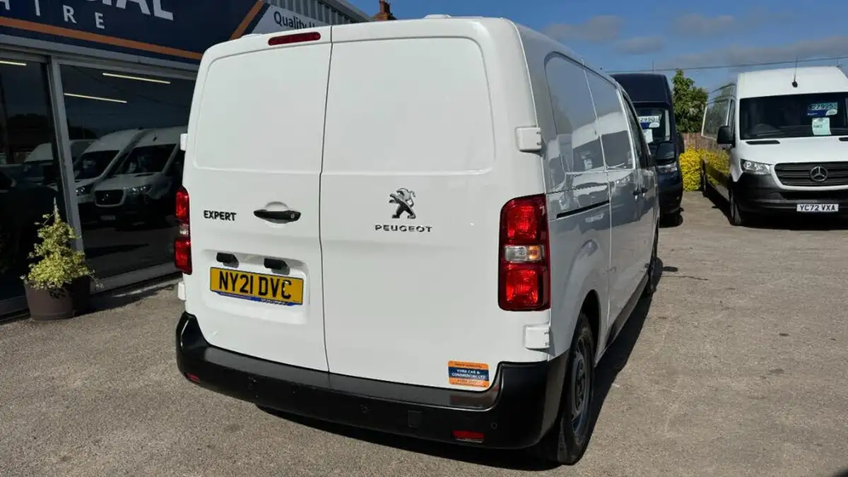 2021-peugeot-expert-15-bluehdi-professional-compact-1000-eu6dt-e-big-16