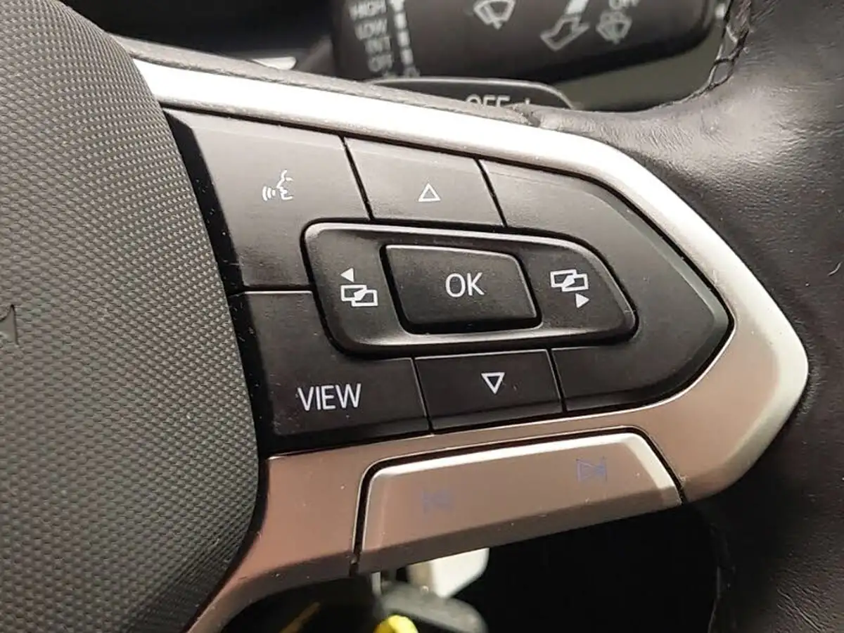 2024-volkswagen-taigo-15-tsi-r-line-big-18