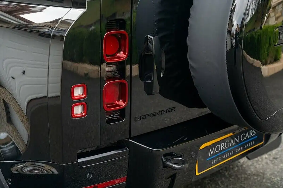 2023-land-rover-110-defender-30-d250-x-dynamic-hse-big-19