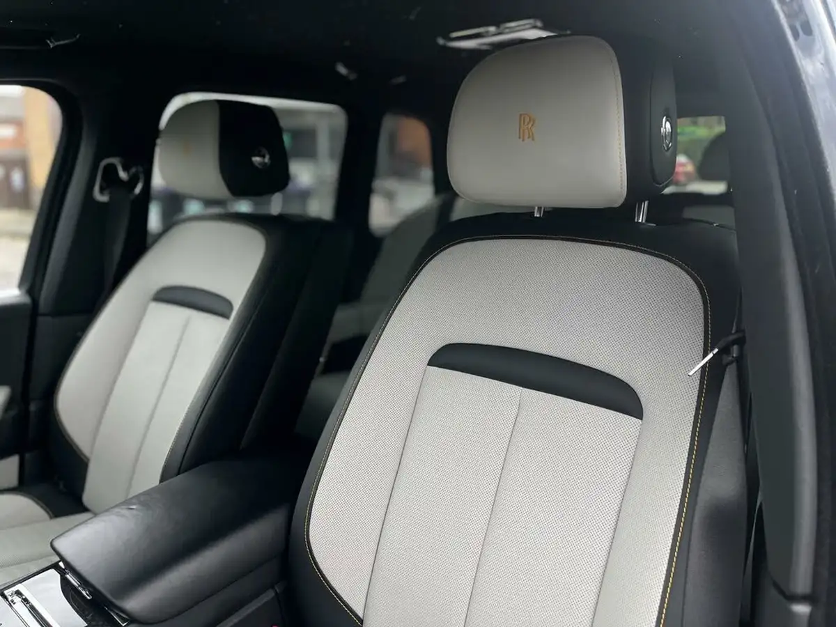 2020-rolls-royce-cullinan-675-black-badge-big-19