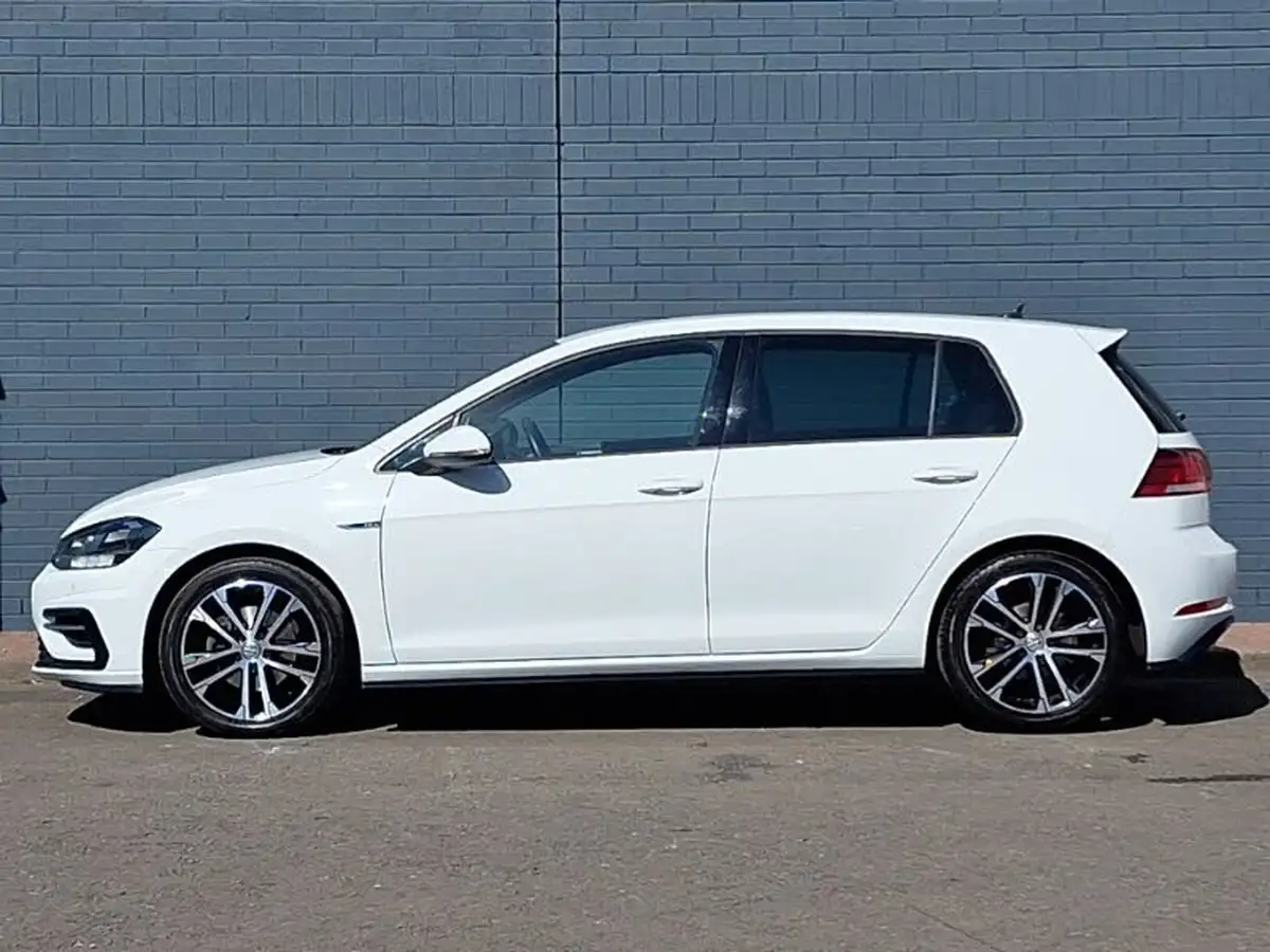 2019-volkswagen-golf-20tdi-r-line-5d-dsg-big-3