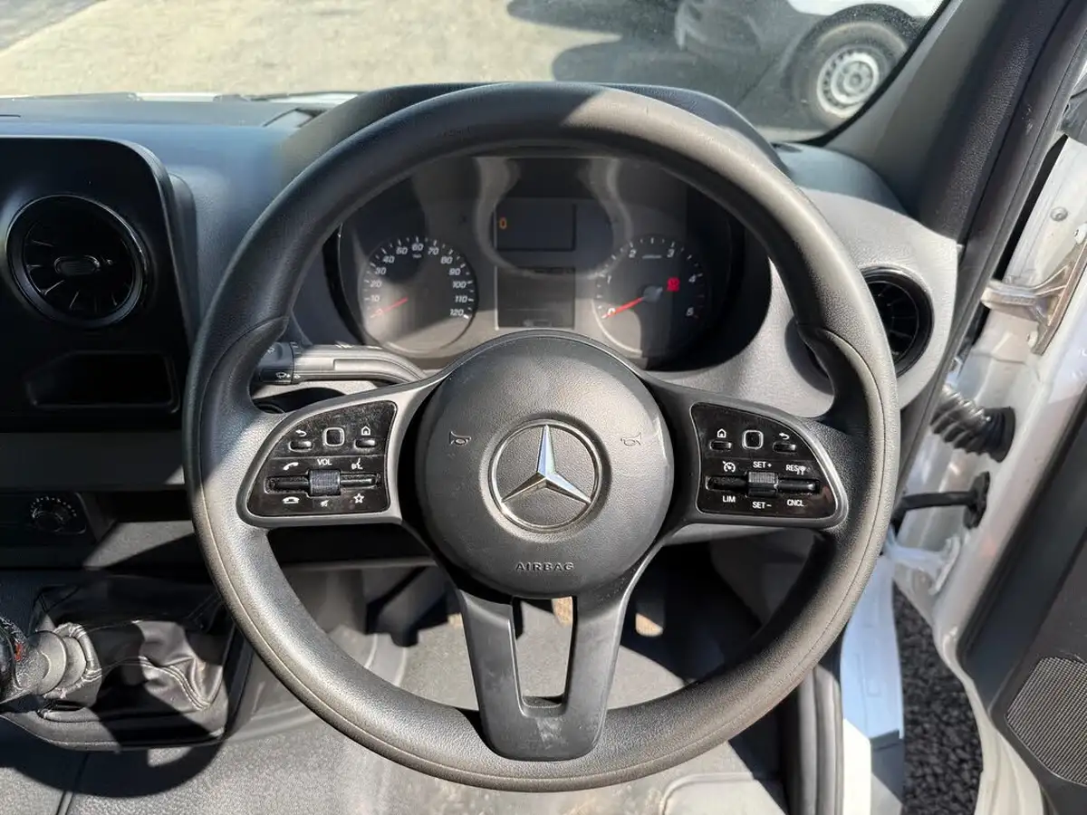 2018-mercedes-benz-sprinter-21cdi-311-l2h1-panel-van-rwd-eco-gear-360-big-17