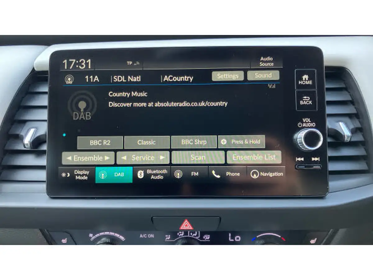 2020-honda-jazz-15-i-mmd-ex-big-21