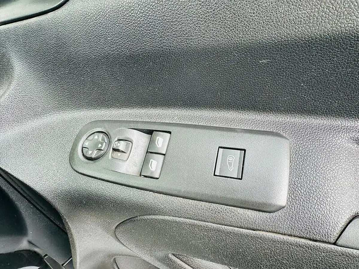 2020-peugeot-partner-15-bluehdi-1000-professional-100ps-eu6dt-panel-big-28