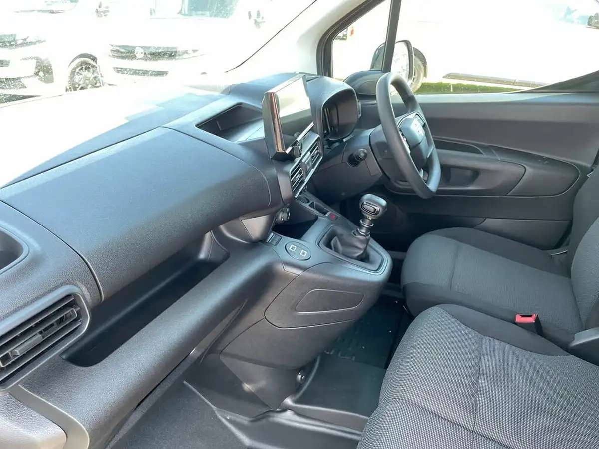 2025-vauxhall-combo-15cdti-pro-100pseu6e-big-8