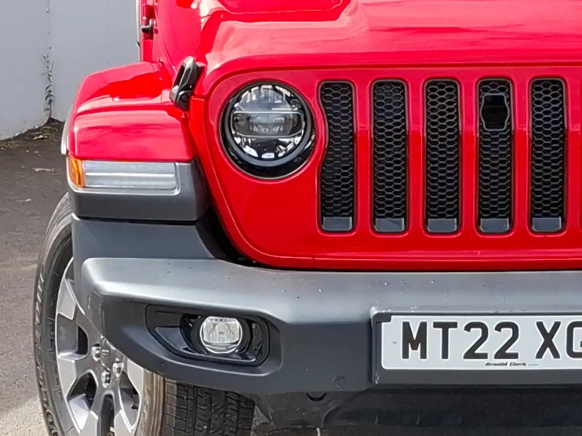 2025-jeep-wrangler-20-gme-sahara-big-13