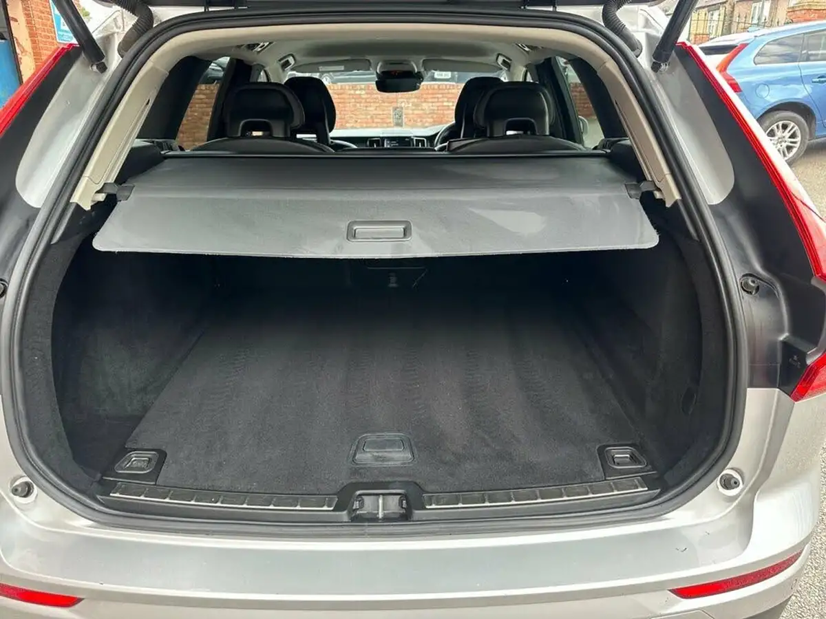2018-volvo-xc60-20td-d4-momentum-4x4-big-25