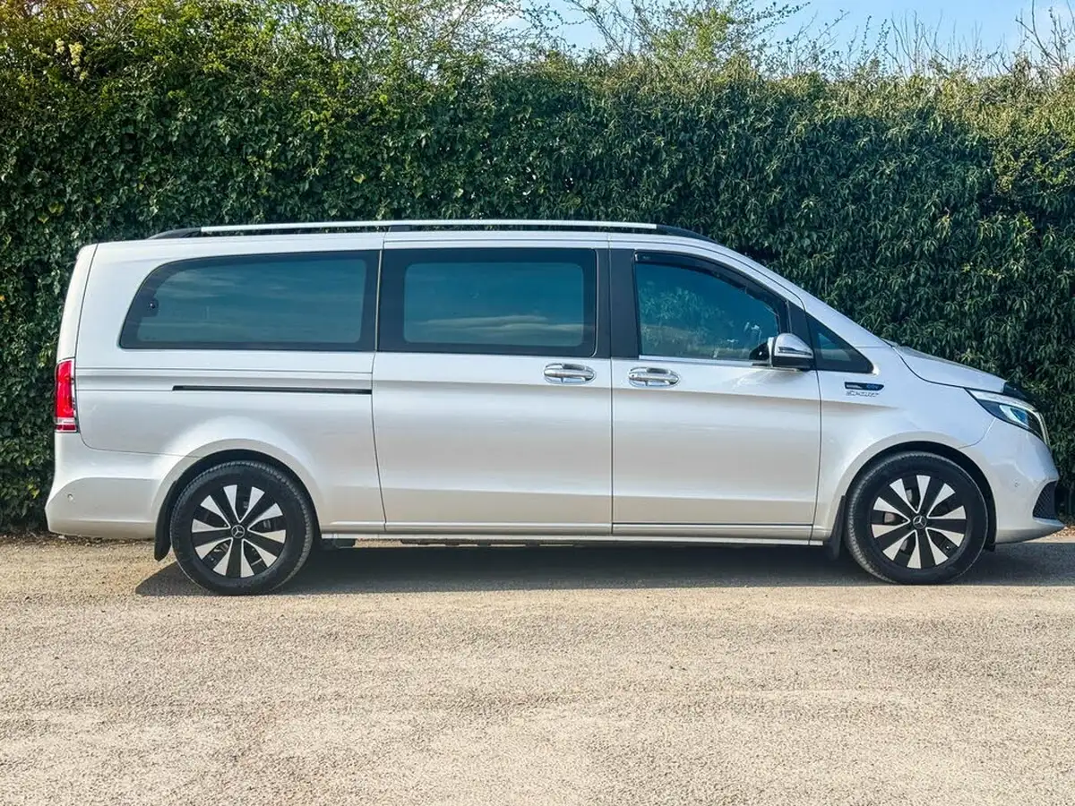 2022-mercedes-benz-eqv-e-eqv-300-sport-big-3