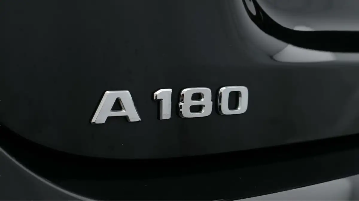 2019-mercedes-benz-a-class-13-a180-amg-line-hatchback-5d-big-21