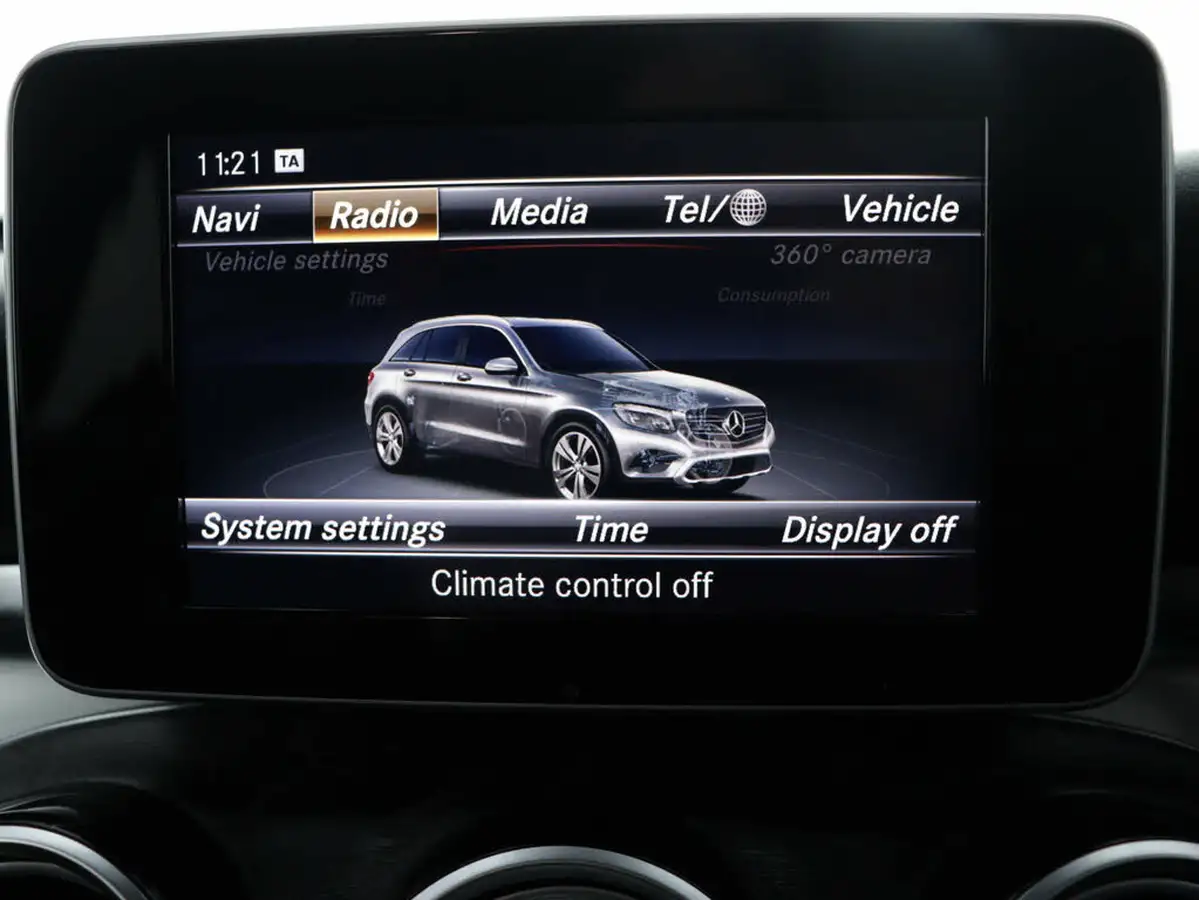 2017-mercedes-benz-glc-class-21d-glc220d-amg-line-premiumss-station-wagon-5d-big-24