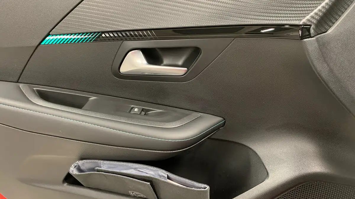2022-peugeot-208-12-puretech-allure-premium-100bhp-eat8-big-21
