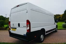 2022-peugeot-boxer-22-bluehdi-professional-435-l4-h2-small-8