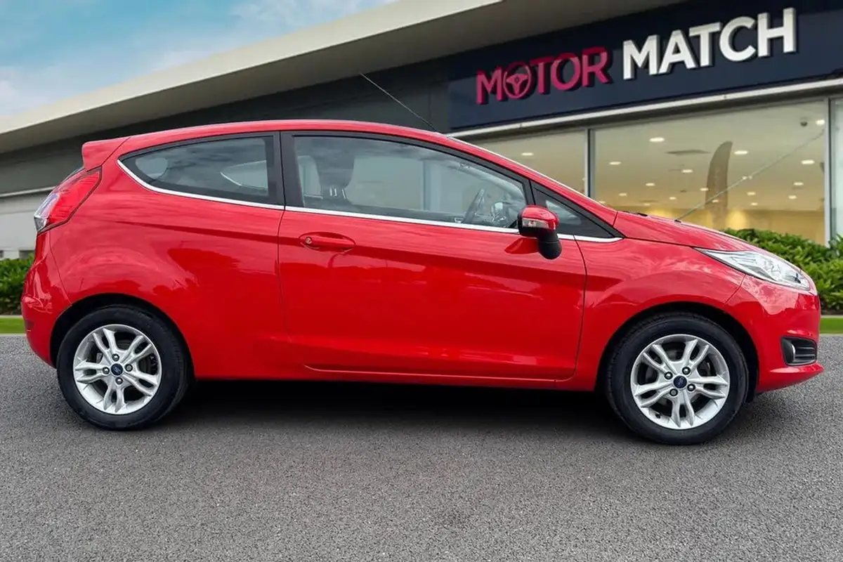 2017-ford-fiesta-125-zetec-3d-big-2