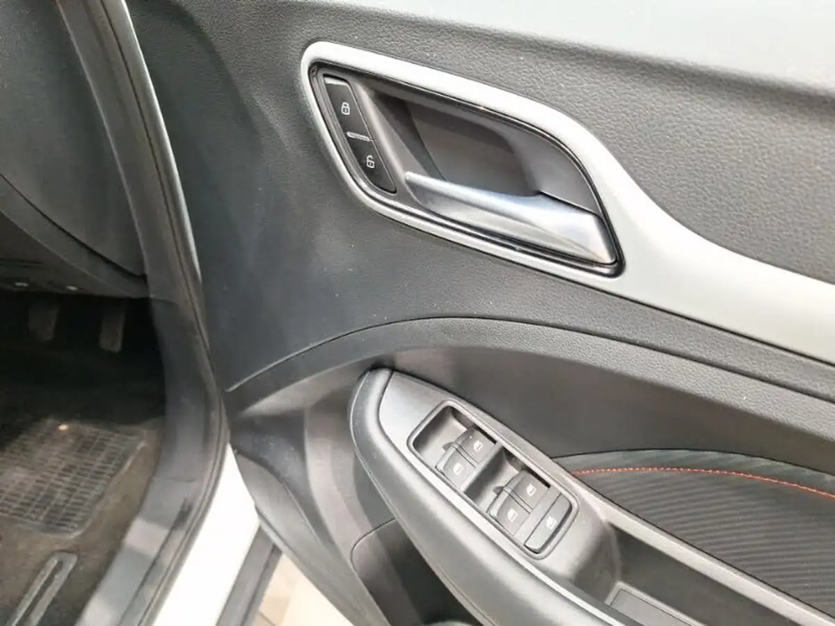 2024-mg-zs-suv-10t-gdi-exclusive-big-18
