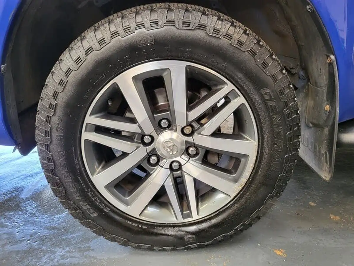 2018-toyota-hi-lux-24d-invincible-ss-auto-big-24