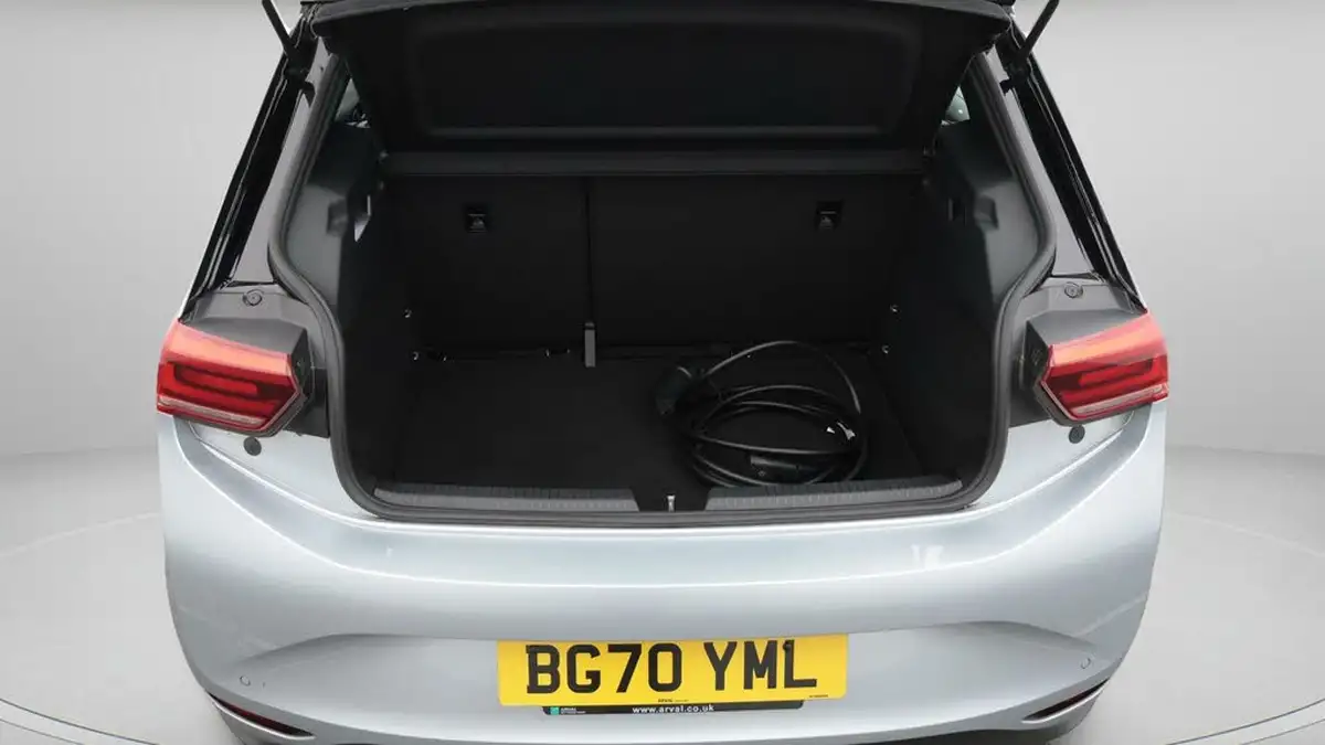 2020-volkswagen-id3-e-life-big-17