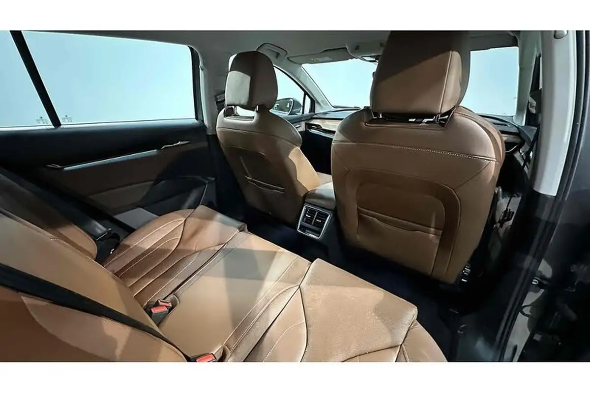 2023-skoda-enyaq-e-80-82-kwh-station-wagon-big-26