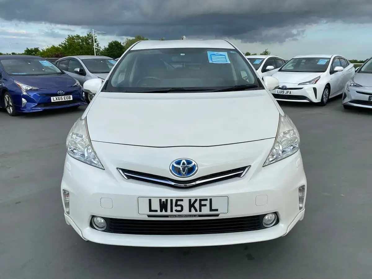 2015-toyota-prius-big-6