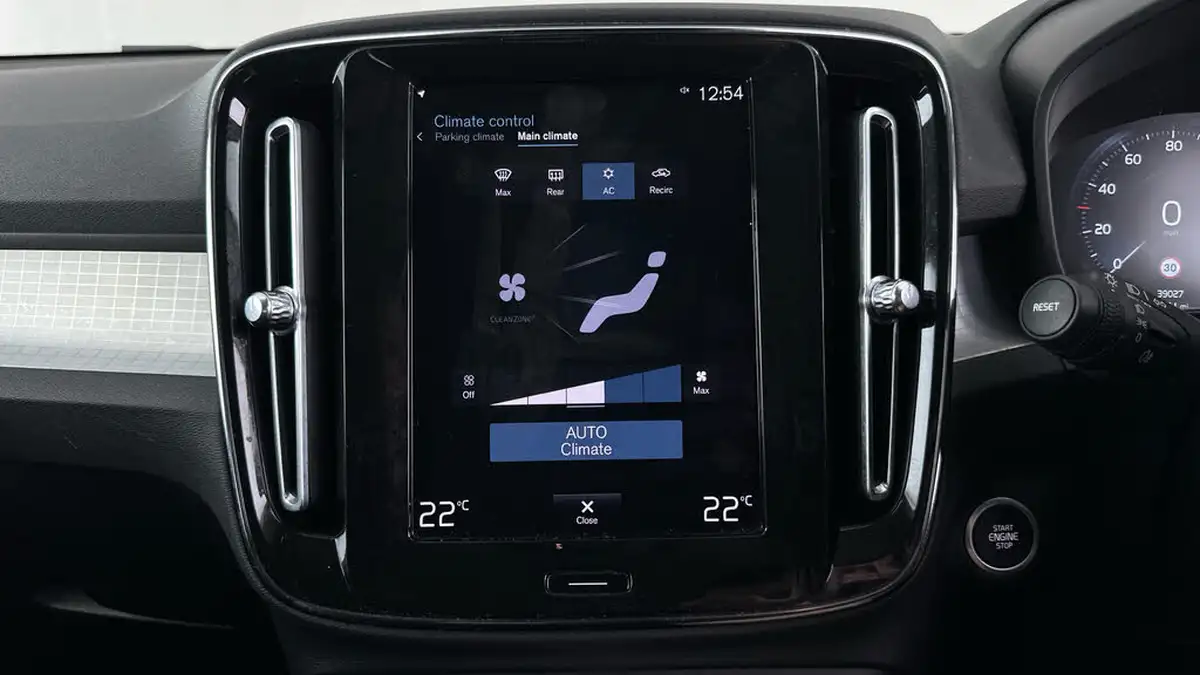 2021-volvo-xc40-15-t3-momentum-161bhp-big-32