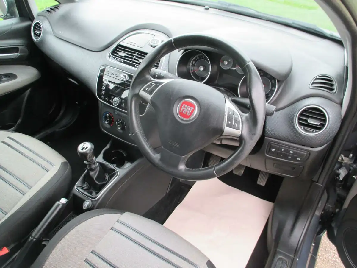 2010-fiat-punto-evo-14-dynamic-8v-ss-5d-big-16