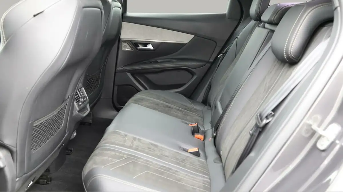 2022-peugeot-3008-suv-12-puretech-gt-premium-big-15