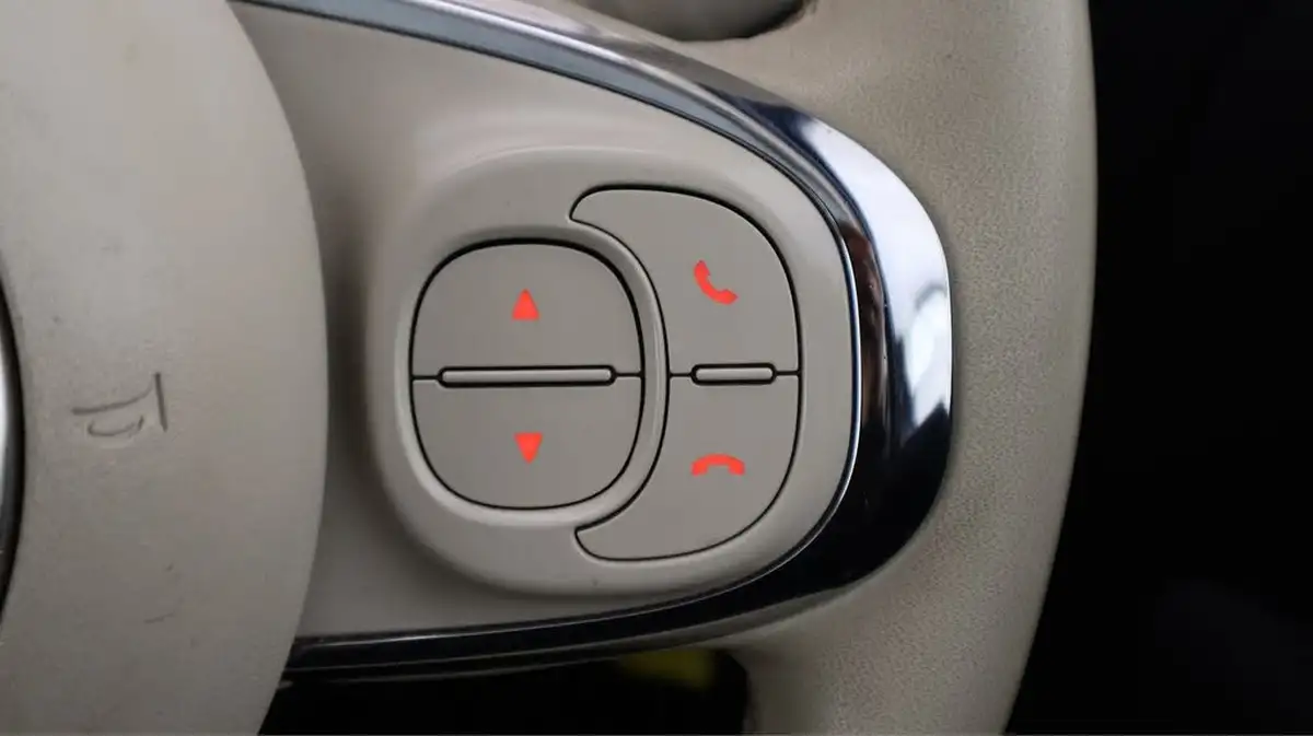 2021-fiat-500-10-lounge-big-22