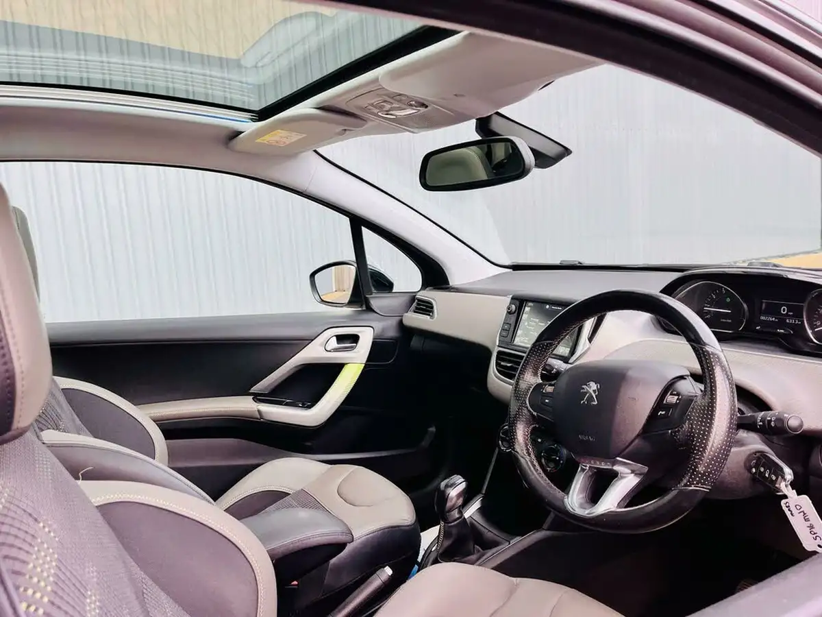 2016-peugeot-208-12-puretech-allure-82bhp-3d-big-41