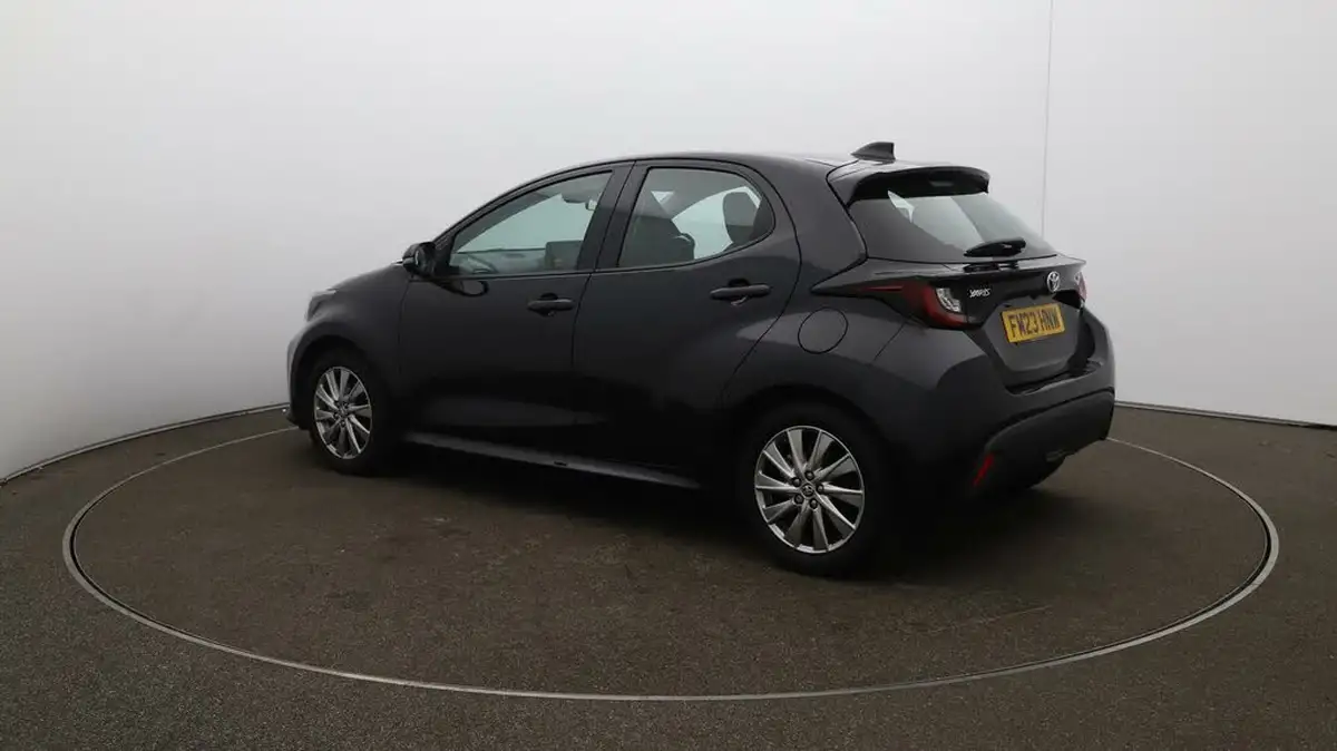 2023-toyota-yaris-15-vvt-i-icon-big-34