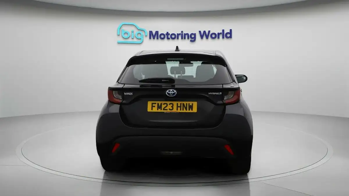 2023-toyota-yaris-15-vvt-i-icon-big-6