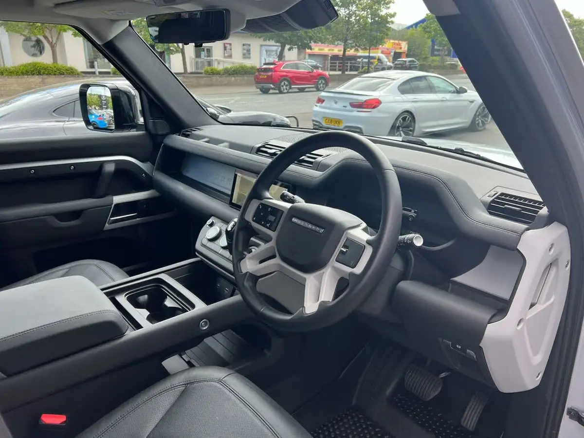 2024-land-rover-110-defender-30-d250-xs-edition-big-11