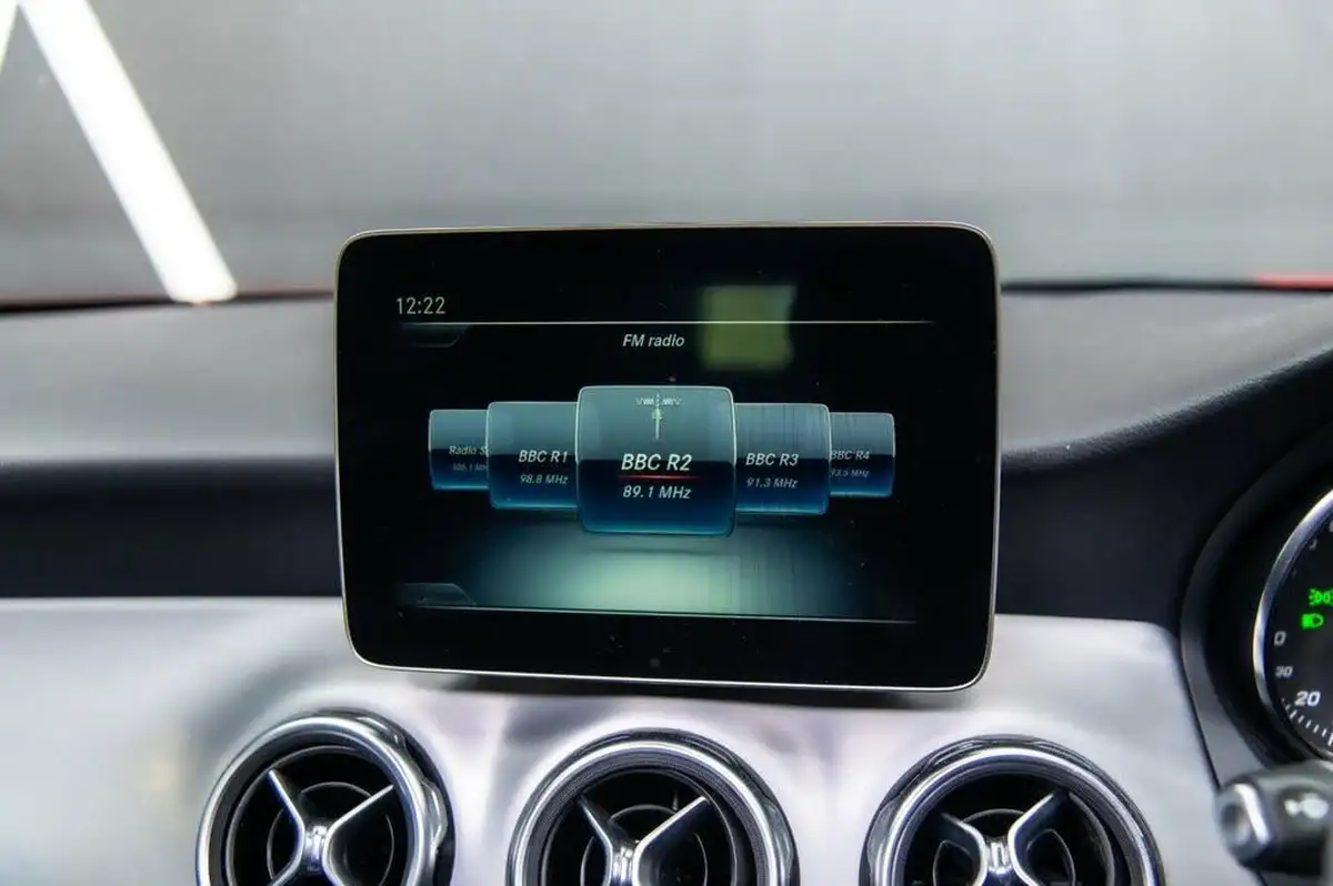 2020-mercedes-benz-gla-class-16-gla-200-amg-line-edition-plus-7g-dct-big-33