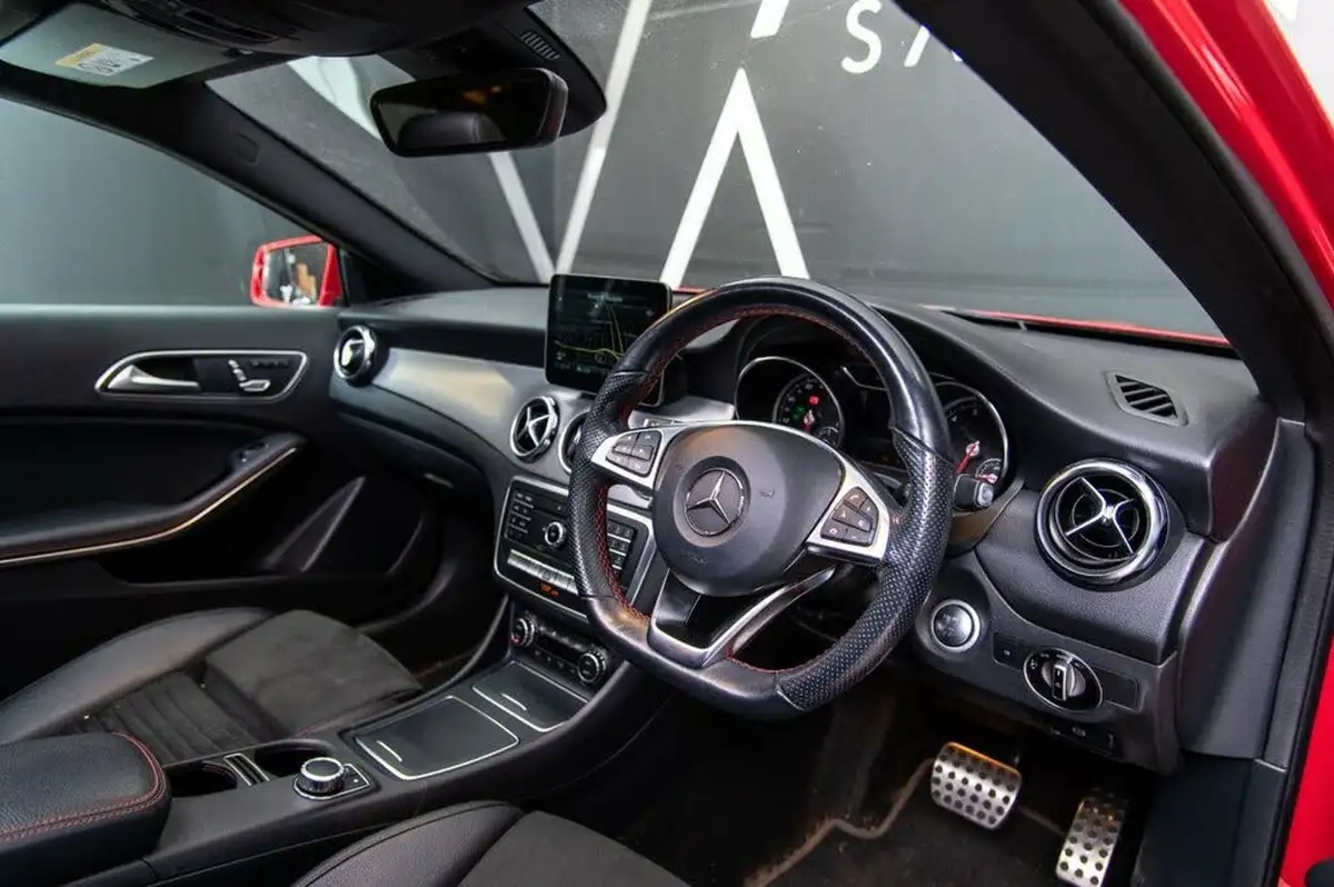 2020-mercedes-benz-gla-class-16-gla-200-amg-line-edition-plus-7g-dct-big-5