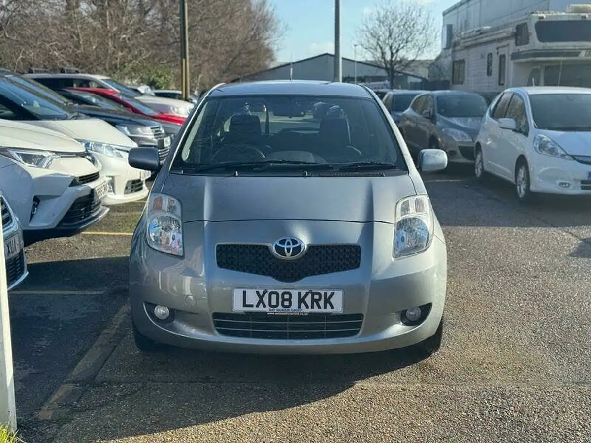 2008-toyota-yaris-13-t3-5d-mmt-big-4