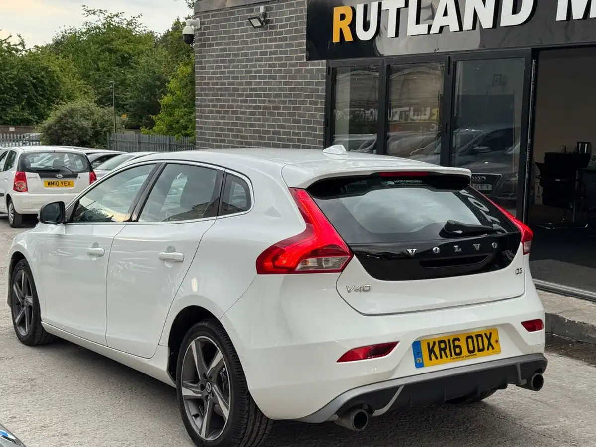 2016-volvo-v40-20td-d3-r-design-nav-big-8