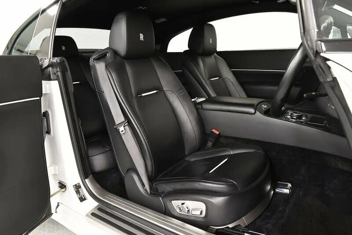 2017-rolls-royce-wraith-66-no-trim-big-6