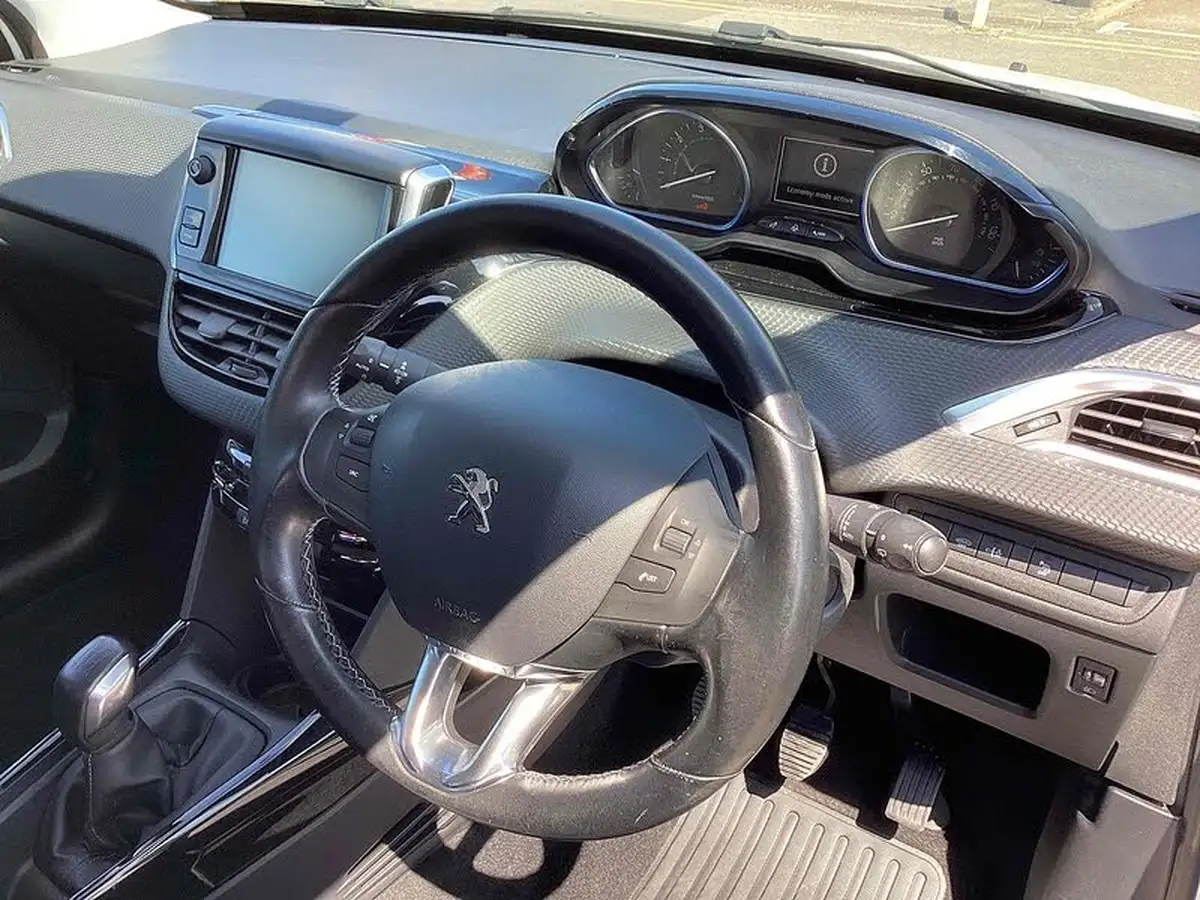 2018-peugeot-2008-suv-12-puretech-allure-82bhp-big-6