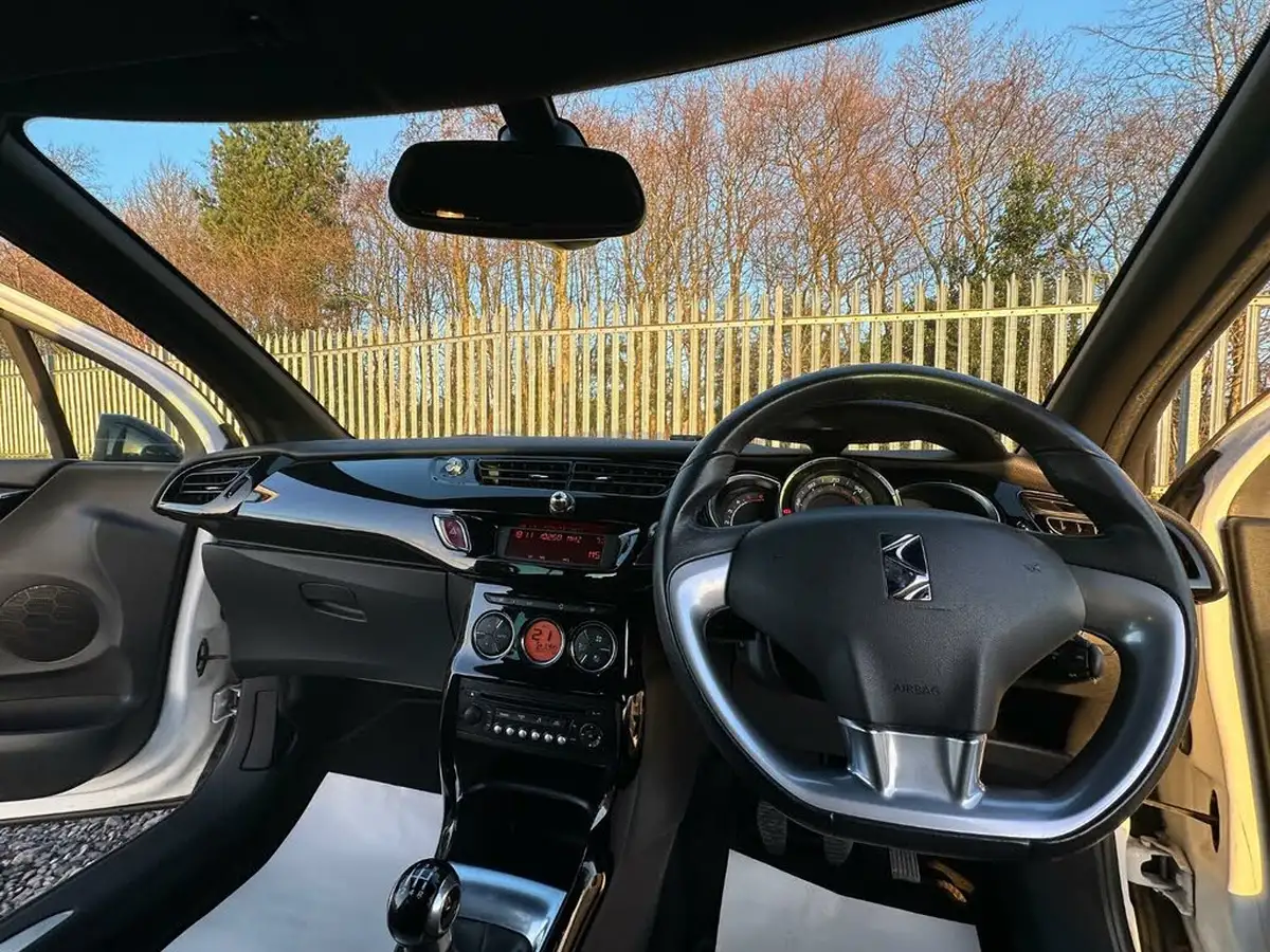 2013-citroen-ds3-16e-hdi-dstyle-plus-airdream-big-16