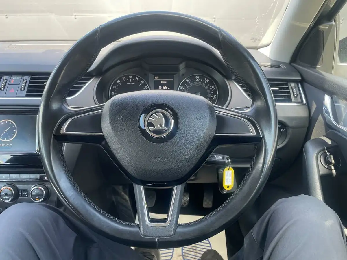 2016-skoda-octavia-20tdi-se-estate-big-18