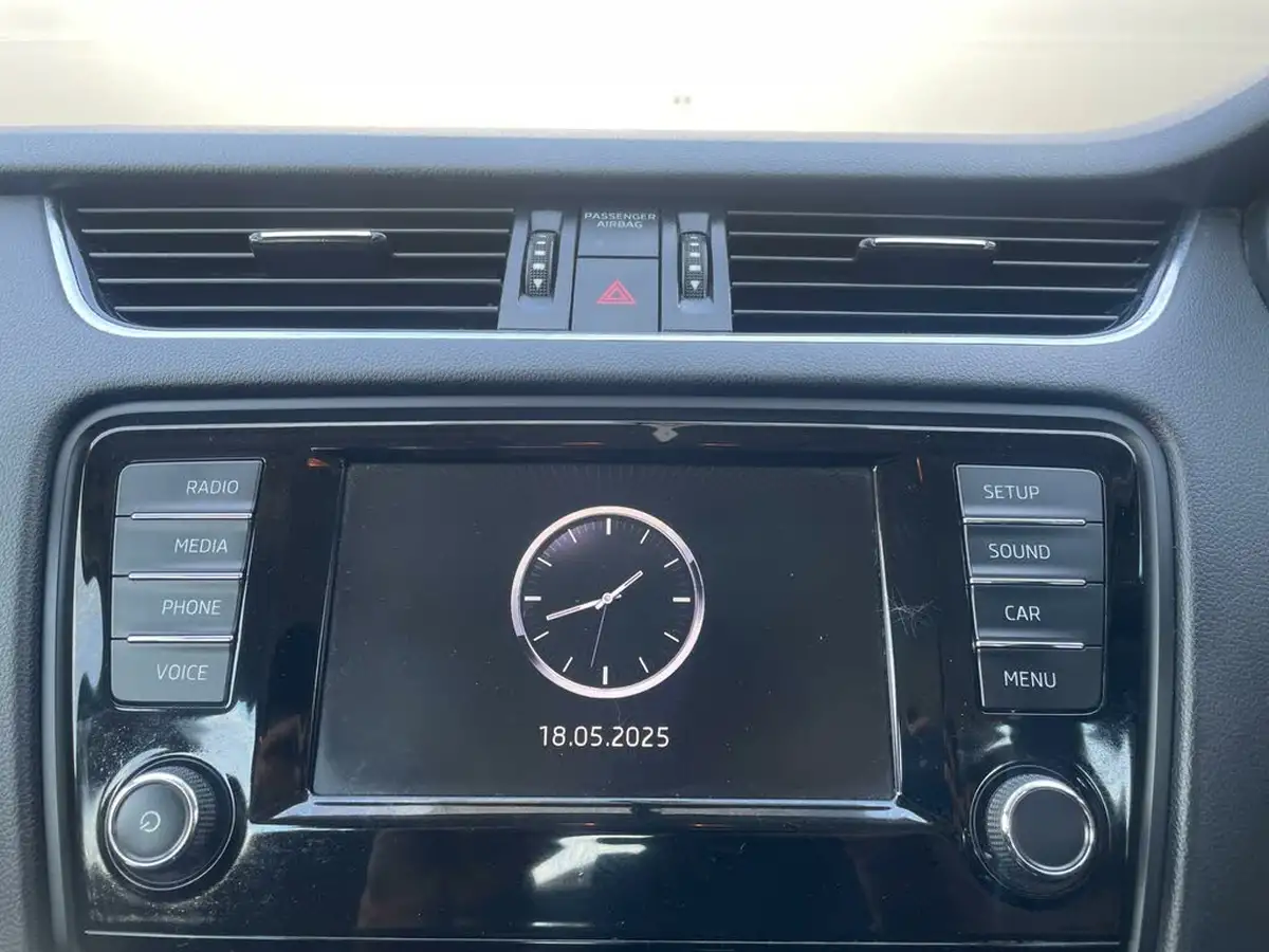 2016-skoda-octavia-20tdi-se-estate-big-46