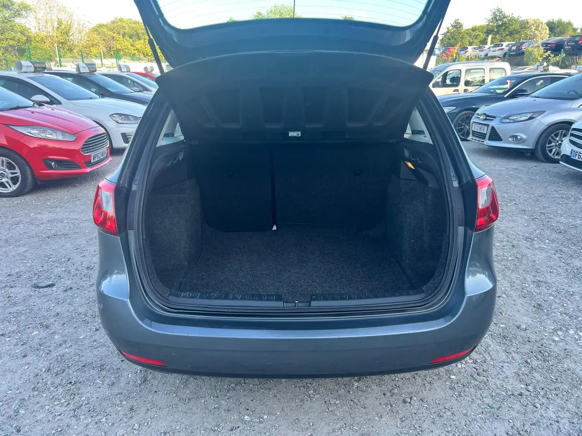 2014-seat-ibiza-12-i-tech-sports-tourer-5d-big-16