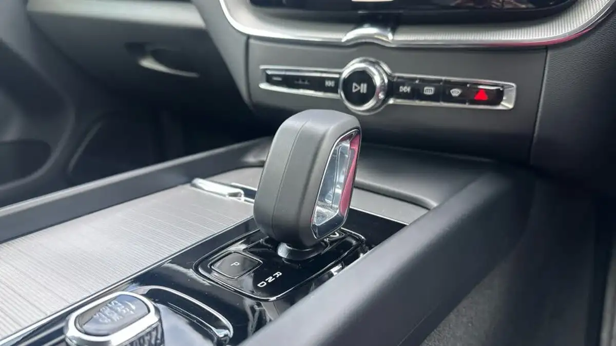 2023-volvo-xc60-20td-b4-plus-big-13